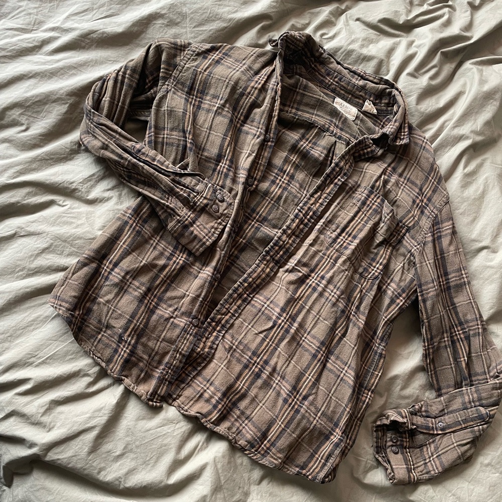 Brown and black plaid flannel button-up shirt #flannel